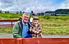 Wayne Midbøe og barnebarnet Atlas Midbøe reiste på bubil tur til Vikedal for å få med seg showet. FOTO: SVEIN-ERIK LARSEN
