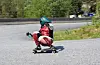 Det gjekk i full fart nedover Rullestadjuvet laurdag, då det blei arrangert NM i Downhill skating.Foto: Jonas Sandsgård