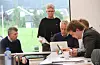 Heile formannskapet er for eit betydeleg kutt i sjukeheimsplassar i Vindafjord. Her frå eit tidlegare møte. Gustav Fosse (KrF), Tove Elise Madland (Ap), Modolf Haraldseid (H) og Mats Årvik (Frp). Nesten skjult Therese Nesheim. Foto: Jon Edvardsen