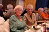 Reidun Espevold og Lillian Austrheim synest Vindafjord kommune er flinke til å laga til ting for dei eldre. FOTO: RENATE SÆVAREID