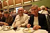 Olav Helland og Hildur Helland koste seg med smørbrød, og gleda seg til musikken etter maten.FOTO: RENATE SÆVAREID