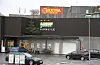 Det er ikkje store avstanden mellom dei to daglegvarebutikken på Knapphus. No overtek Extra som vertskap for Post i butikk, etter at Jokar har hatt den funksjonen i mange år.ARKIVFOTO