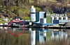 For liten djupne ved den kommunale kaia på Tongane (til venstre for siloen) gir utfordringa for skip som skal losse og laste varar.FOTO: TORSTEIN TYSVÆR NYMOEN