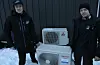 God sal grunna ekstremt høge straumprisar. Gustav Lie Rugtveit (t.v.) og Ariel Fjeldheim skiftar ei varmepumpe i Vats. Foto: Svein-Erik Larsen