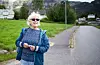 Signe Alice Birkeland frå Vikebygd har også bidrege til å skriva bygdeboka. Ho fortalte lokalhistorie ved nokre av stoppestadene på bygdevandringa.