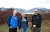 Jan Henning Jespersen (t.v.), Heidi Wannberg og Vegard Winthertun ser fram til å få eit utebasseng med fjordutsikt i Skånevik.Arkivfoto: Irene Mæland Haraldsen