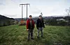 Vidar Mokleiv (t.v.) og Geir Magne Torvestad håpar at Haugaland Kraft Nett vil rive mastene som ingen har hatt bruk for sidan dei kom opp for 30 år sidan.FOTO: TORSTEIN TYSVÆR NYMOEN