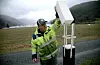 Jens Hundseid har i mange år målt nedbør for Meteorologisk institutt, men aldri så mykje som denne hausten.Arkivfoto: Jon Edvardsen