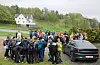 Første stopp, og første oppgåve for turen. Etter denne stoppen byrjar første oppoverbakken. FOTO: RENATE SÆVAREID