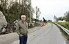 Gunnar Birkeland er glad for vegen som blir utbetra mellom Trovåg og Dommersnes, og oppmodar sambygdingane til å visa tålmod. Foto: Grethe Hopland Ravn