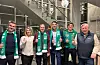 God stemning ved signering. Olav Hovland, Regiondirektør BM Sunnhordland og Haugalandet, Sparebanken Vest (f.v.), Magnhild G. Våge, påtroppande Banksjef Sparebanken Vest avdeling Etne. Erling Bjarte Rullestad, leiar Etne IL, Simen Løland Aarskog, Konserndirektør PM Sør, Sparebanken Vest, Bjørnar Aastvedt, leiar Etne cup. Roar Gundegjerde, sponsoransvarleg Etne Cup. Foto: Privat