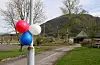 Ballongpynt i raudt, kvitt og blått
