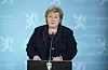 Statsminister Erna Solberg ber folk hugse på meteren, også når dei er utandørs. Foto: Fredrik Hagen / NTB / NPK