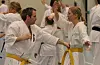 Teknikk og konsentrasjon er viktig del i karate Kyokushin. Til høgre Astrid Live Brun under ei øving på landsleir i Etne. Foto: Jon Edvardsen