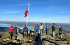 Flaggheisinga på Trodlanibbo (543 moh) i Vikebygd kl.07.00 i dag. Ein flott tradisjon!Foto: Rune Hetland