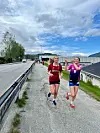 Eline Ekornrud (t.v.) og Ella Molnes Nielsen var med på løpet. FOTO: PRIVAT