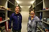 Dag Silde og Mariann Sydnes i det lokalhistoriske arkivet i Etne.Foto: Grethe Hopland Ravn