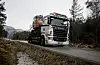 Mykje tungtransport slit også på den dårlege vegen.