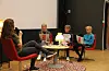Forfattar Anne Audhild Solberg blir bokbada av 7. klassingane Sigrid Momb Hammersland, Unar Stenberg og David Øren. Foto: Grethe Hopland Ravn