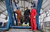 Skånevik Marine held mellom anna på med service på hydraulisk løfte- og lossutstyr for subseabransjen, som denne installasjonen. F.v. står Ove Straumsøy, Jostein Lygre og Jan Kåre Lygre.FOTO: TORSTEIN TYSVÆR NYMOEN