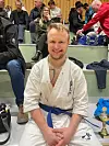 Kenneth Karlsen nysydd og fornøgd med sølv i sin første rekrutt fullkontaktkonkurranse. Foto: Privat