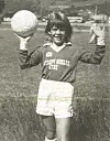 1990: Ti år gamle Ronny Moe på Etne sitt miniputtlag er samd med alle dei andre fotballspelarane som spela i helga i Etne om at fotball er topp.ARKIVFOTO