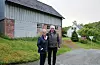 Bodil Martinusen og Normann Martinusen sin eigedom blir sterkt råka når strekket Skånevik - Nesvågen skal oppgraderast. FOTO: RENATE SÆVAREID