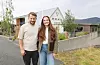 Ekteparet Sander Hettervik og Therese Antonsen Hettervik har flytta frå Haugesund til Skjold for å overta selskapslokalet Fjosen. FOTO: RENATE SÆVAREID