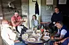 Ole Johansen (f.v.), Jon Helge Garvik Arefjord, Maren Tungesvik Tveiten, Bent Kvamme og Torleiv Sydnes markerte overrekkinga med kake. FOTO: SVEIN-ERIK LARSEN
