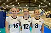 Maria Sølvberg frå Etne (t.v.), Anna Skujina og Andrea E. Leifsen frå Vikedal. Dei tre lokale spelarane på regionslaget til Rogaland U 16 som spelar finale volleyball i Oslo i helga.