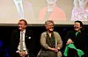 Det var god stemning mellom dei tre stortingsrepresentantane Terje Halleland (Frp, f.v.), Tove Elise Madland (Ap) og Lisa Marie Ness Klungland (Sp). FOTO: SVEIN-ERIK LARSEN