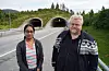 Masterstudent Chinmayi Ramaghatta saman med professor Pål Asgeir Olsvik framfor Bodøtunellen. Foto: Nord universitet