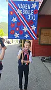 Olav Lothe klar for å lede an 3.klasse frå Vågen Skule i 17.maitoget i Ølensvåg. Foto: Silje B Lothe
